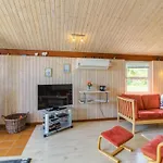 Menka - 1-3km From The Sea By Interhome